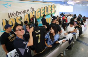 Last Heung-Min, enquanto chama o LaFC Preser, atrai fãs para o aeroporto Último Heung-Min Los Angeles FC