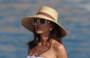 Lauren Sanchez aparece muito extravagante € 250.000 relógios que ela era talentosa como um presente de casamento por seu marido bilionário Jeff Bezos quando eles saem em Ibiza Lauren Sanchez mostrou um designer de € 250.000 muito extravagante que ela era talentosa como presente de casamento quando saiu em Ibiza com seu novo marido Jeff Bezos na quinta -feira