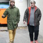 Liam Gallagher mostrou a força de seu vínculo fraternal, abrindo sua casa de £ 4 milhões por seus irmãos acusados de estuprados apenas algumas semanas antes de seu tribunal. Imagem: o casal 2015