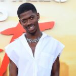 Lil Nas X coloca a 'explosão' em blasfêmia com nova arte única apresentando -o sendo crucificado