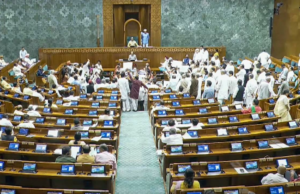 Lok Sabchha duas vezes enquanto corrigiu os oponentes no Bokar Lok Sabchha duas vezes enquanto corrigiu os oponentes no Bokar