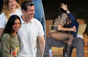 Lu Lipa e Figning Calum Turner ficam quentes e pesados para celebrar a cidadania do cantor de Kosovo Lu Lipa e Figning Calum Turner ficam quentes e pesados para celebrar a cidadania do cantor de Kosovo