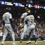 A Milwaukee Brewers quebrou um recorde de franquia de temporada com suas 14ª vitórias planas no sábado. E de acordo com a última forma, não foi fácil.
