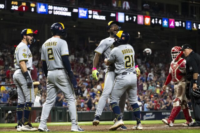 A Milwaukee Brewers quebrou um recorde de franquia de temporada com suas 14ª vitórias planas no sábado. E de acordo com a última forma, não foi fácil.