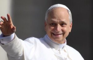 Madonna pergunta ao papa Leo visitar Gaza, antes que seja tarde demais “ O Papa Leo 14 ondas que ele chegou em massa de inauguração do Papa Leo 14 na Praça de São Pedro.