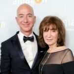 Jeff Bezos e sua mãe na festa da Amazon.