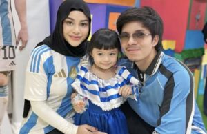 Mais popular: Aurel Hermanayah foi gritado no segurança, Erika Carlina mostrou o rosto da criança Mais popular: Aurel Hermanayah foi gritado no segurança, Erika Carlina mostrou o rosto da criança