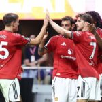 Mason Mount toca contra a Fiorentina.