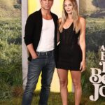 Margot Robbie parecia deslumbrante quando se juntou à sua co-estrela Colin Farrell em uma fotocall para uma grande jornada ousada em Los Angeles na quarta-feira