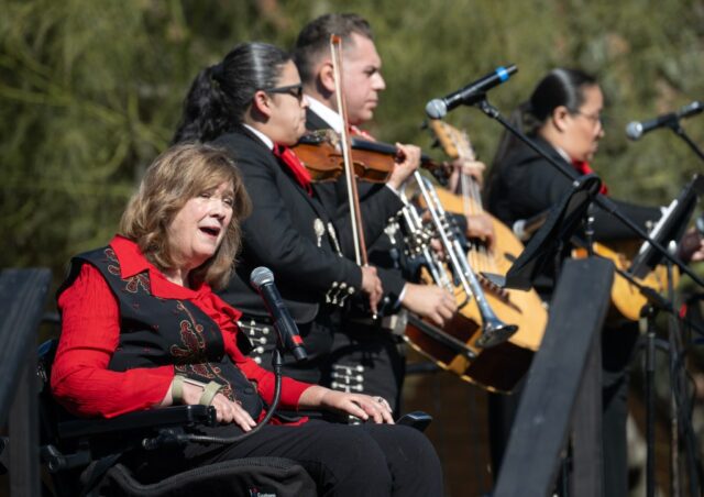 Mariachi Tapatio abre a estação dos shows na esquina



