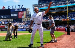 Mariano Rivera rasga Aquiles no jogo do Dia dos Velhos do Yankees Mariano Rivera rasga Aquiles no jogo do Dia dos Velhos do Yankees