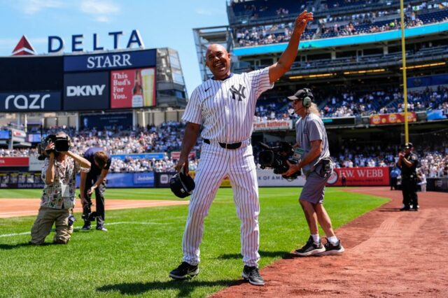 Mariano Rivera rasga Aquiles no jogo do Dia dos Velhos do Yankees

