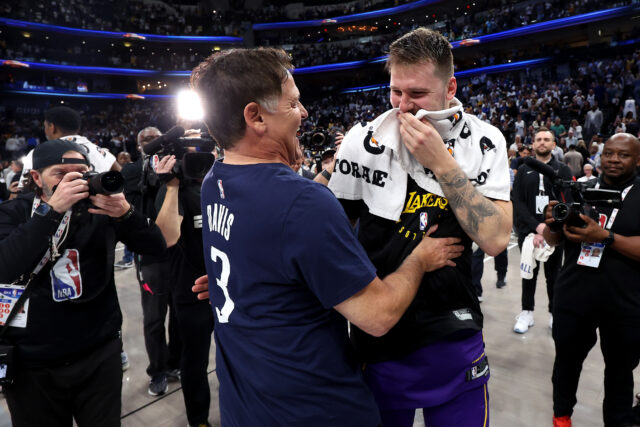 Mark Cuban afirma que a NBA levou seu controle sobre Mavericks após a venda



