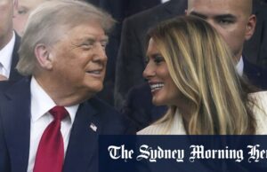 Melania Trump ameaçando Hunter Biden e um caso de US $ 1,5 bilhão na reivindicação de ‘salace’ etstein Trump e Melania com Jeffrey Ephesus e Ghislaine Maxwell para Mar-A-Apple em 2000.