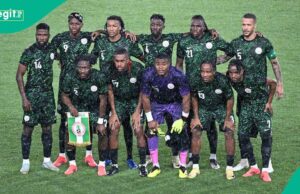 Mensagem ex-internacional para a NFF, incluindo juros no trabalho de graduação do Eagles Mensagem ex-internacional para a NFF, incluindo juros no trabalho de graduação do Eagles