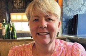 Meus hematomas não eram apenas solavancos diários, mas os primeiros sinais de uma doença mortal Os exames de sangue de Elaine Hold voltaram como claros, mas ela tinha um tipo raro e agressivo de câncer de sangue que mata a maioria dos pacientes em cinco anos