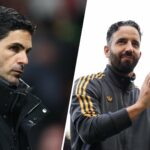 O chefe do Arsenal, Mickel Arteta, assiste contra o Manchester United.