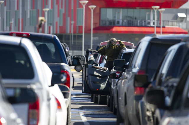Milhares de americanos são instruídos a evitar pistas drive-through



