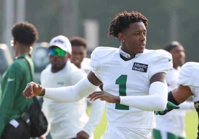 O quarterback do Jets, Sos Gardner, deixou o treinamento conjunto de quarta -feira com Giants devido a lesão.