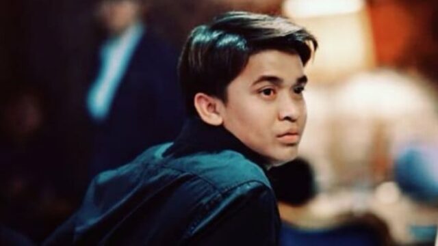 Momen Billy Syahputra segue os corpos

