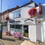 Um grupo consumido e derrotado de Saffron Bangladesh e restaurante nepalês em Northampton em 4 de agosto