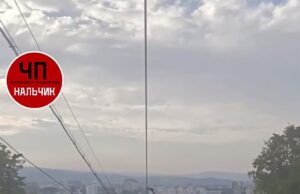 Momento terrivelmente roubado desmorona em um resort russo, com quatro pessoas jogando -se em um lago, e seis acertos no chão – quando outros são pegos pegando no ar no ar Uma carta desmaiou ontem em Nalchik, sul da Rússia