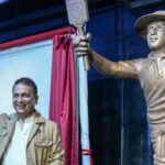 Muddle-thed For Words: Gavaskar após a escultura introduzida na MCA Gallery