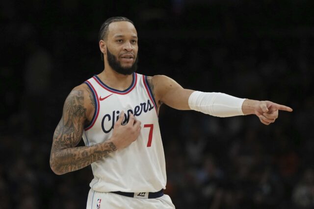 A ala veterana Amir Coffey assinou com o Milwaukee Bucks depois de passar seis temporadas na NBA com o Los Angeles Clippers.