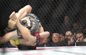 Nada diz, Deus abençoe a América “como uma boa e velha gaiola lutando O general White conversando antes que o presidente escolhido Donald Trump chegue ao RINT na 60ª inauguração do presidente, domingo, 19 de julho de 2025 em Washington. (ABD Photo / Matt Rourke)