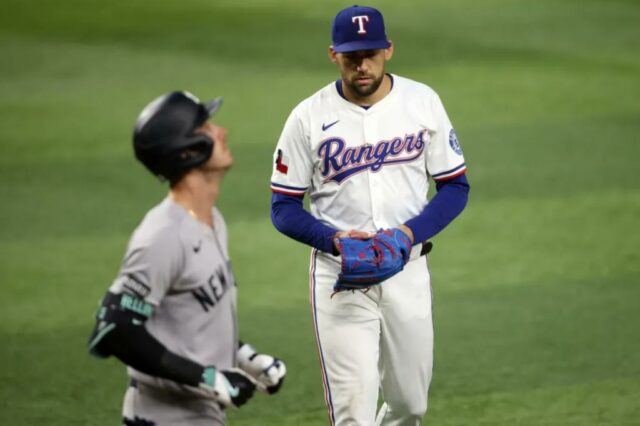 Nathan Eovaldi sai do campo depois de se aposentar Cody Bellinger (à esquerda) para a final na sétima rodada das derrotas do Yankees por 2 a 0 com Rangers em 5 de agosto de 2025.