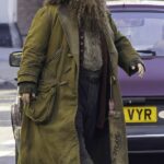 O ator Hagrid de Harry Potter, Nick Frost, se elevou sobre o astro Dominic McLaughlin, enquanto as filmagens da série de TV assumiram o controle de Londres e encerraram o tráfego - e alguns fãs podem ter notado uma reviravolta muito assustadora