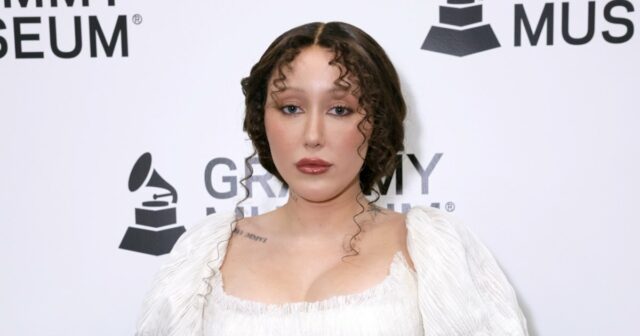 Noah Cyrus aborda rumores de disputa familiar