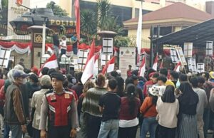 North Maluku Kepung Procurador -geral e estudantes da sede da polícia pediram isso North Maluku Kepung Procurador -geral e estudantes da sede da polícia pediram isso