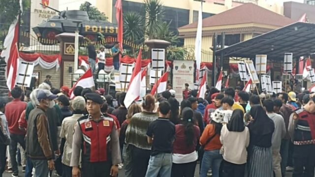 North Maluku Kepung Procurador -geral e estudantes da sede da polícia pediram isso

