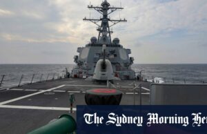 “Nos EUA, subourem a paz ‘: a China diz que’ Drueo ‘USSHIP de guerra nos EUA no Mar da China Meridional O USS Higgins mostrado em Taiwan na vertical em 2022.