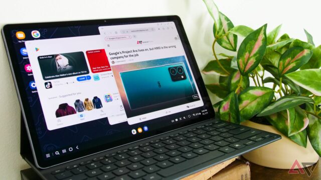 Galaxy Tab S10 Plus em um fundo branco