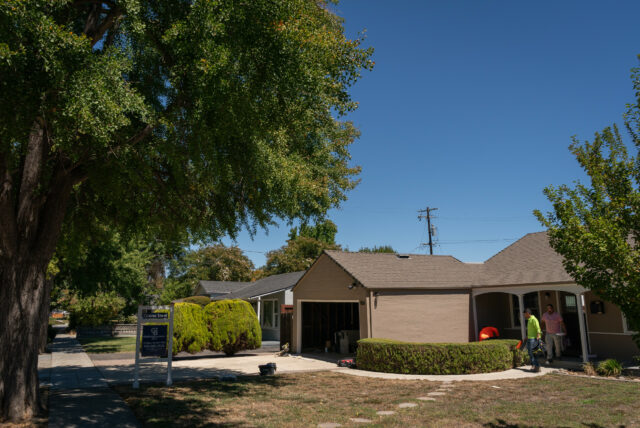 Número de vendedores de imóveis que levam sua casa para fora do mercado de Skyrockets

