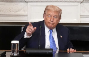 Números de avaliação de aprovação de Donald Trump tornam-se ‘prata muito chata’ Números de avaliação de aprovação de Donald Trump tornam-se 'prata muito chata'