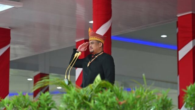 O 80º aniversário da Indonésia indonésia, o governador, o vice -governador e o secretário provincial de Sumatra del Norte

