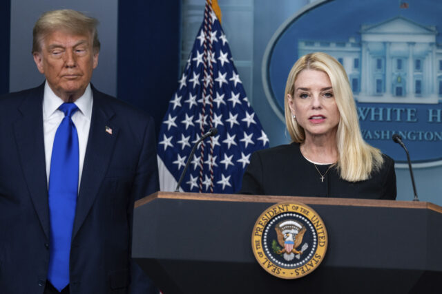 O Departamento de Trump se move para reviver o pedido de gravação no curso de origem

