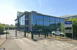 O FBI da Grã -Bretanha assume a investigação a policiais acusados de abuso sexual histórico por garotas de Rotherham Três ex -funcionários de South Yorkshire foram presos por suspeita de crimes sexuais históricos, incluindo estupro, abuso indevido e mal -entendidos em um cargo público durante o serviço. (Foto: HQ da polícia de South Yorkshire)