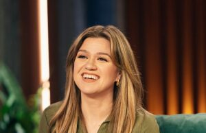 O Futuro do Show de Kelly Clarkson é revelado no meio de seu ex -homem da morte trágica de Brandon Blackstock O destino do talk show homônimo de Kelly Clarson foi revelado no meio de seu ex fazer a morte de Brandon Blackstock; Foto em fevereiro