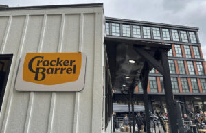 O MAGA vence sua batalha em … um novo design de logotipo de uma cadeia de establishment? O MAGA vence sua batalha em ... um novo design de logotipo de uma cadeia de establishment?