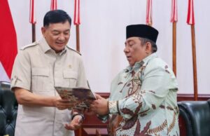 O Ministro da Defesa, Sjafrie, agradeceu a implementação do Jamboree Juvenile da Mesquita Mundial em Yakarta O Ministro da Defesa, Sjafrie, agradeceu a implementação do Jamboree Juvenile da Mesquita Mundial em Yakarta