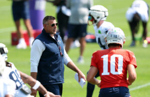 O Patriot ajustou os anúncios como execução duma hipoteca no backfield O Patriot ajustou os anúncios como execução duma hipoteca no backfield