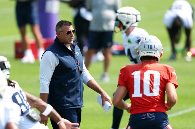 O Patriot ajustou os anúncios como execução duma hipoteca no backfield

