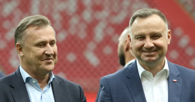 O Presidente Andrzej Duda concedeu o Ceesary Kulesz. Presidente da PZPN Honra a mérito extraordinário

