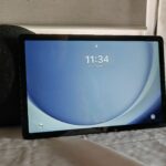 Uma renderização do Samsung Galaxy Tab A9+ no fundo branco
