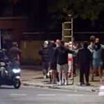 'Operação Raise as cores' Os manifestantes começaram a montar as bandeiras de St George em Tower Hamlets