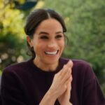 Meghan Markle tornou -se sinônimo de moda de luxo, muitas vezes saindo em looks de designers icônicos. E na segunda temporada de sua série Netflix, lançada hoje, a duquesa mais uma vez entregue